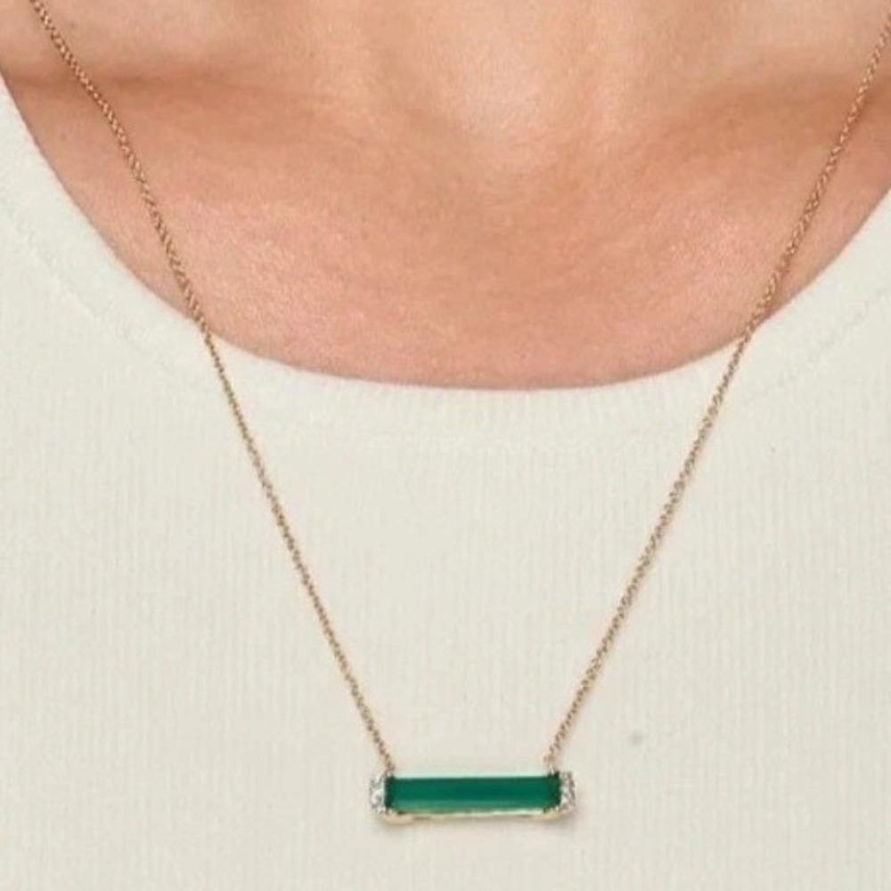 Kendra Scott Leanor Pendant Necklace  Green Stone Gold Tone Box‎ Chain layering